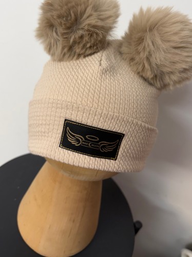 Czapka zimowa na polarku  na obwód głowy 44-47 cm beż 2x pompon 